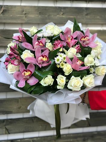 Букет цветов из: Розы и Хризантемы в Порецкое