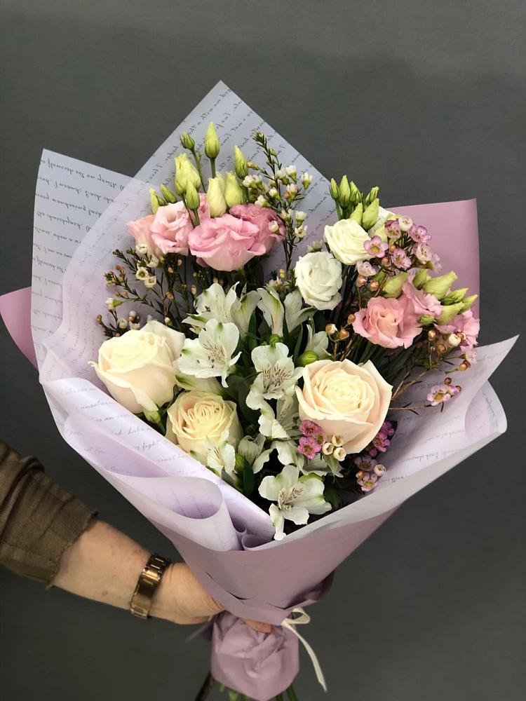 Букет цветов из: Альстромерии, Розы и Лизиантусы в Порецкое