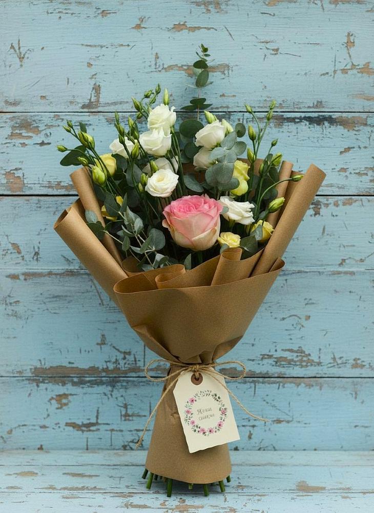 Букет цветов из: Розы и Лизиантусы в Порецкое