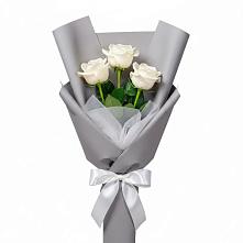 Букет 3 белые розы в Порецкое