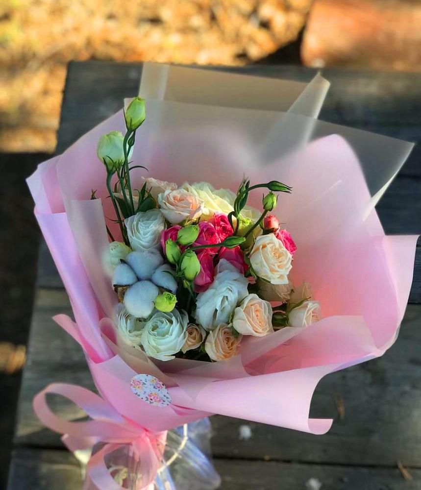 Букет цветов из: Розы и Лизиантусы в Порецкое