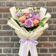 Букет цветов из:  Лизиантусы и Розы в Порецкое