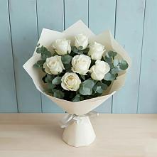 Букет Белые розы в Эвкалипте в Порецкое