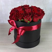 Цветочная композиция из Розы в шляпной коробке в Порецкое