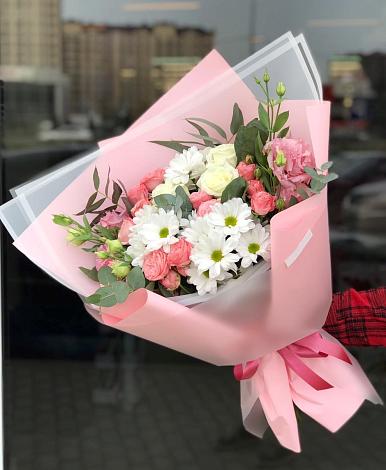 Букет цветов из: Розы, Лизиантусы и Хризантемы в Порецкое